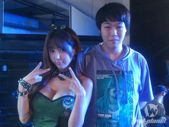 Девушки с World of Tank Korea League  2013